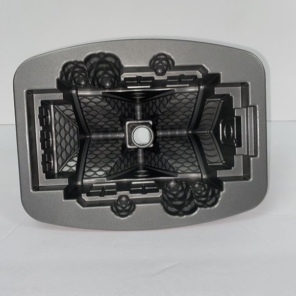 Nordic Ware Holiday Red Cast Aluminum Gingerbread House Bundt Cake Pan - Picture 7 of 8